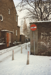 605977 Gezicht in de Walsteeg te Utrecht, vanaf de hoek Willemsplantsoen / Geertebolwerk.